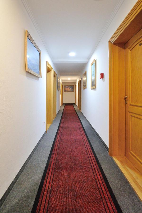 Hotel Lav ネウム エクステリア 写真