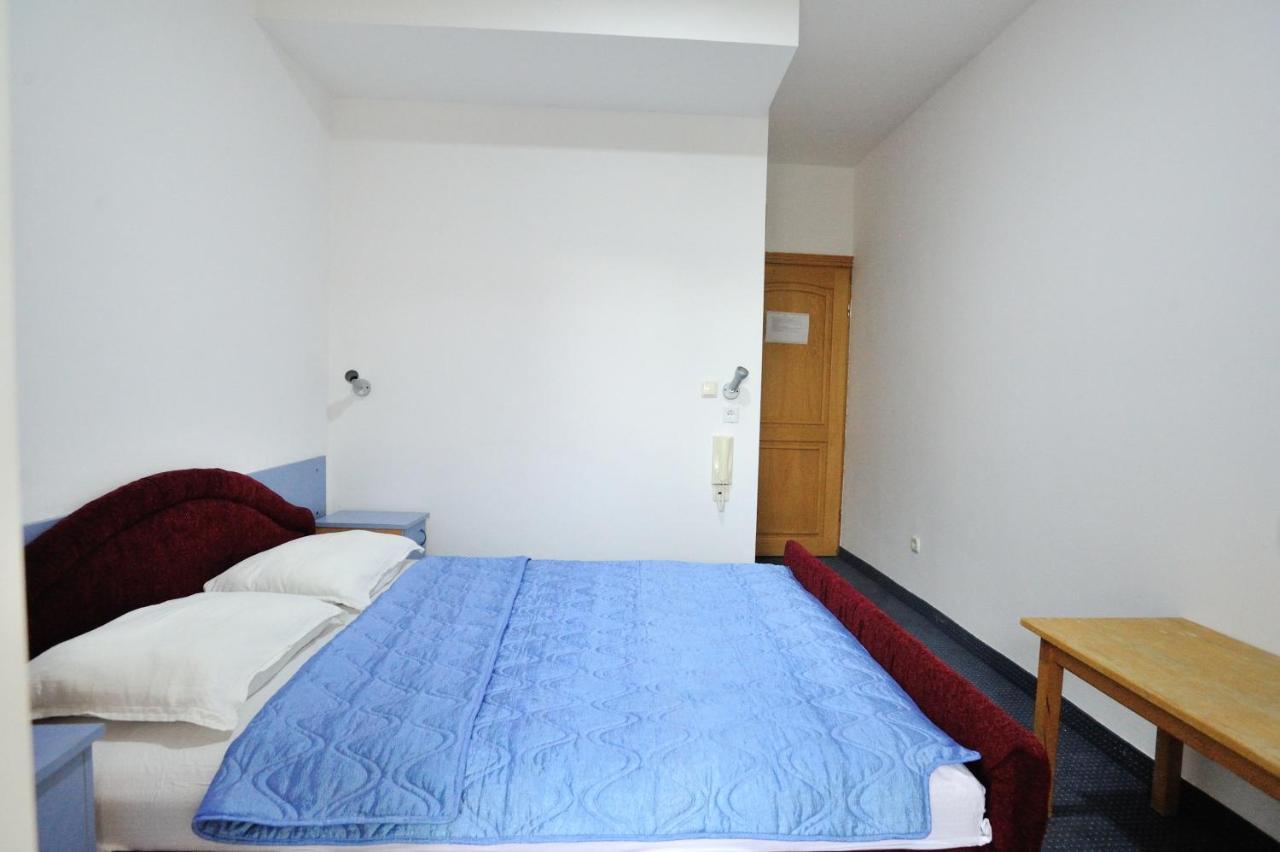 Hotel Lav ネウム エクステリア 写真
