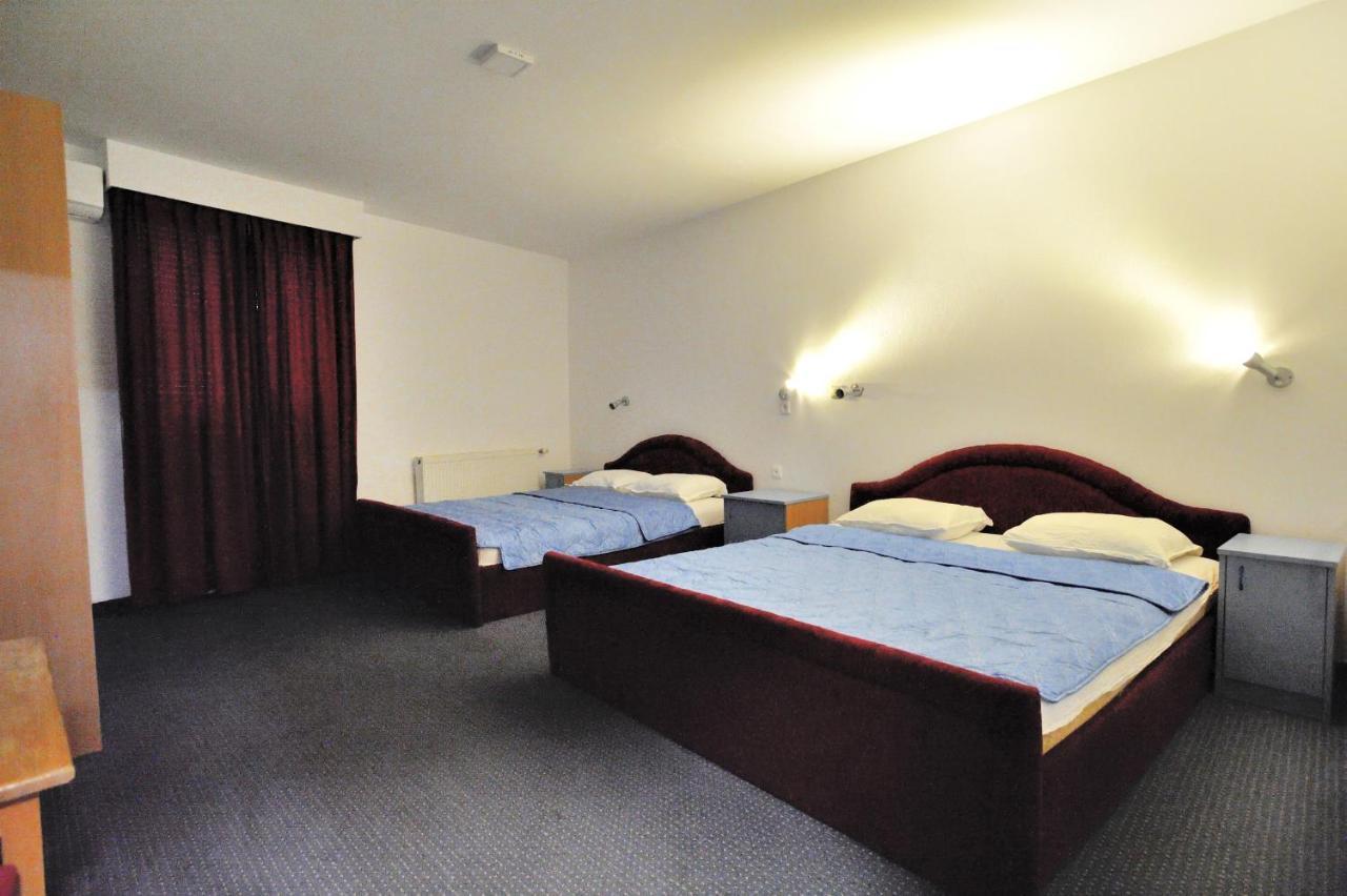 Hotel Lav ネウム エクステリア 写真