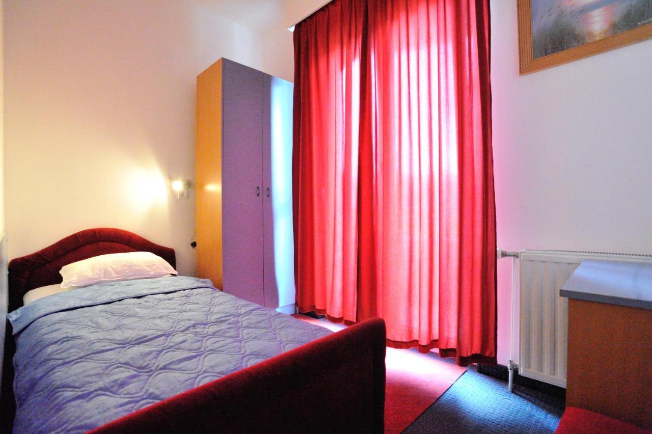 Hotel Lav ネウム エクステリア 写真